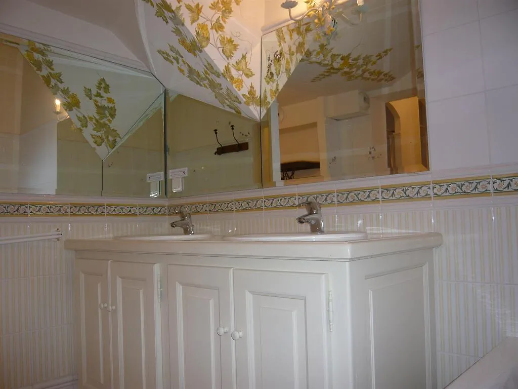 Auberge De Correns 3*,